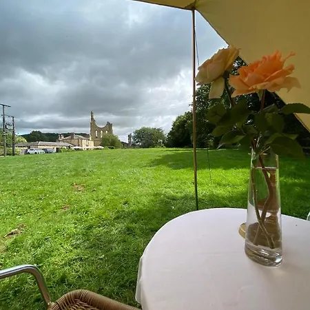 Sanctuary Glamping @ The Byland Abbey Inn * Wass