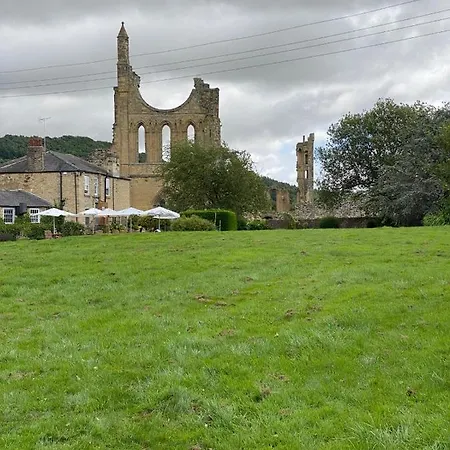 Luxury tent Sanctuary Glamping @ The Byland Abbey Inn *