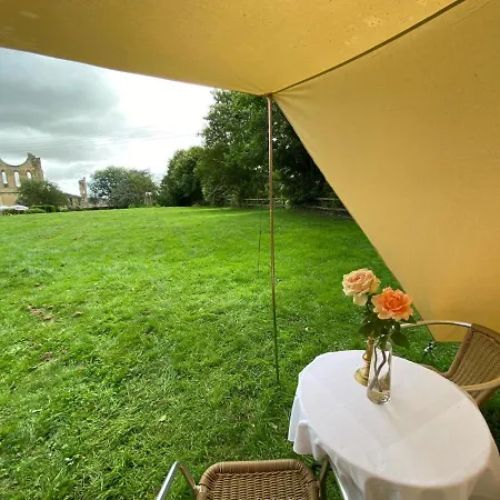 Sanctuary Glamping @ The Byland Abbey Inn